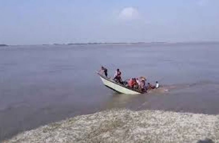 পদ্মায় নৌকাডুবে ২ শ্রমিক নিখোঁজ