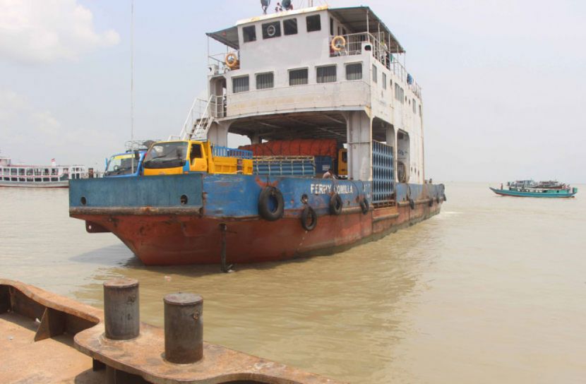 উত্তাল পদ্মানদী  : কাঁঠালবাড়ী-শিমুলিয়ায় নৌযান চলাচল বন্ধ