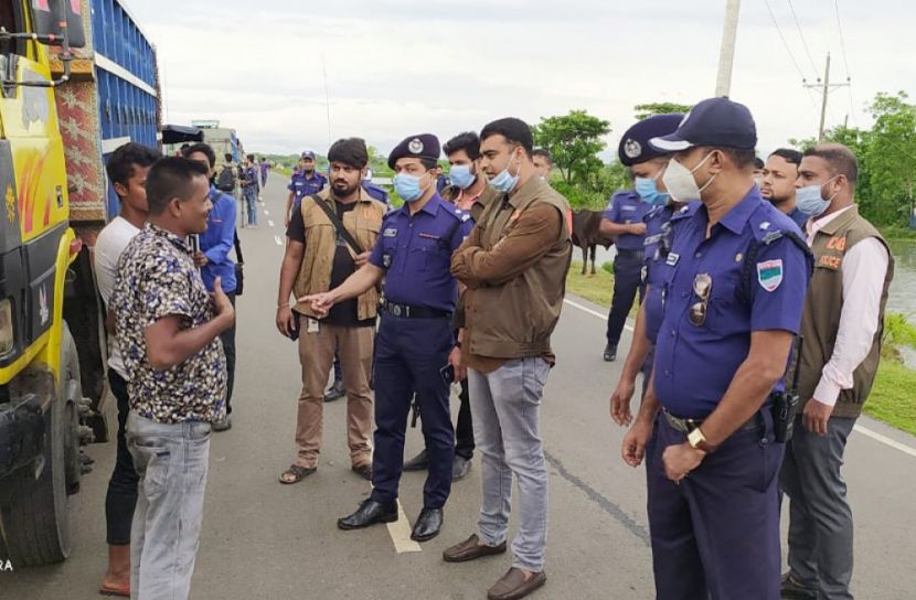 সাতক্ষীরায় নিরাপদ সড়ক দিবসে চালকদের মাঝে ডোপ টেস্ট অভিযান