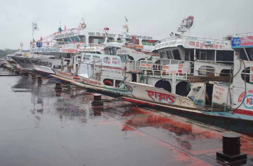 অভ্যন্তরীন রুটের লঞ্চ বন্ধ, চলবে ঢাকা-বরিশাল রুটে