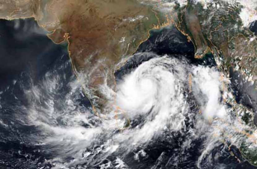 বাংলাদেশের খুলনা উপকূলে অবস্থান করছে নিম্নচাপটি