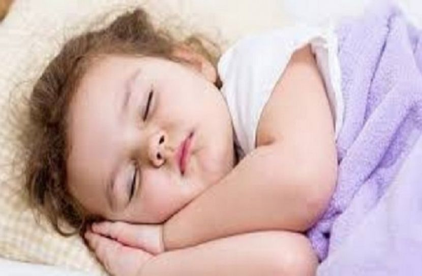 কোন বয়সে শিশুর কতটুকু ঘুম প্রয়োজন