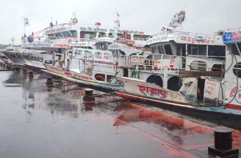 বরিশালে অভ্যন্তরীণ রুটে লঞ্চ চলাচল শুরু