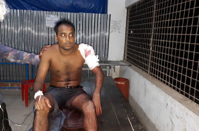 বোয়ালমারীতে স্বামীকে কুপিয়ে জখম করল স্ত্রীর ভাড়াটে সন্ত্রাসীরা, আটক ২