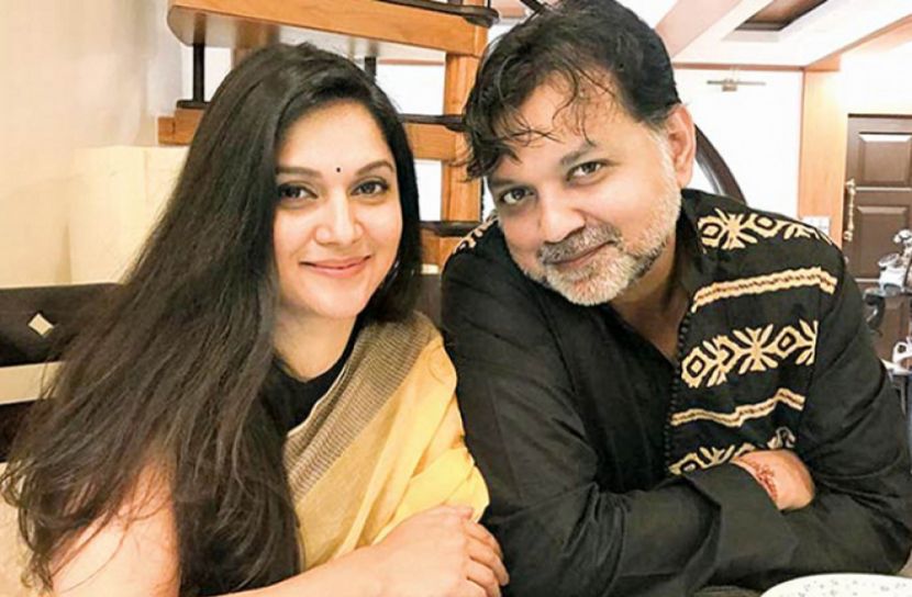 পূজামণ্ডপে অঞ্জলি দিয়ে আইনি জটিলতায় সৃজিত-মিথিলা