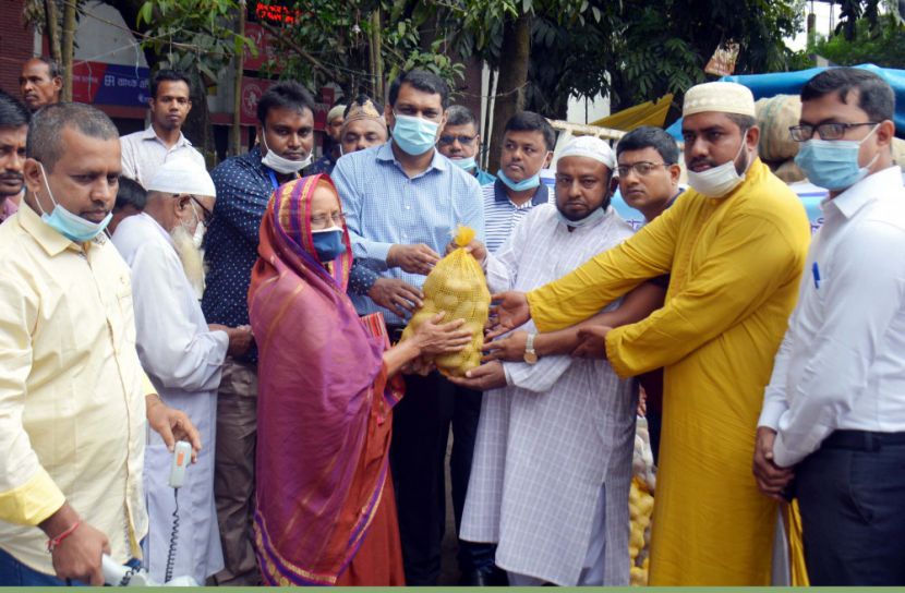 রংপুরে ৩০ টাকা কেজি দরে আলু বিক্রি কার্যক্রমের উদ্বোধন
