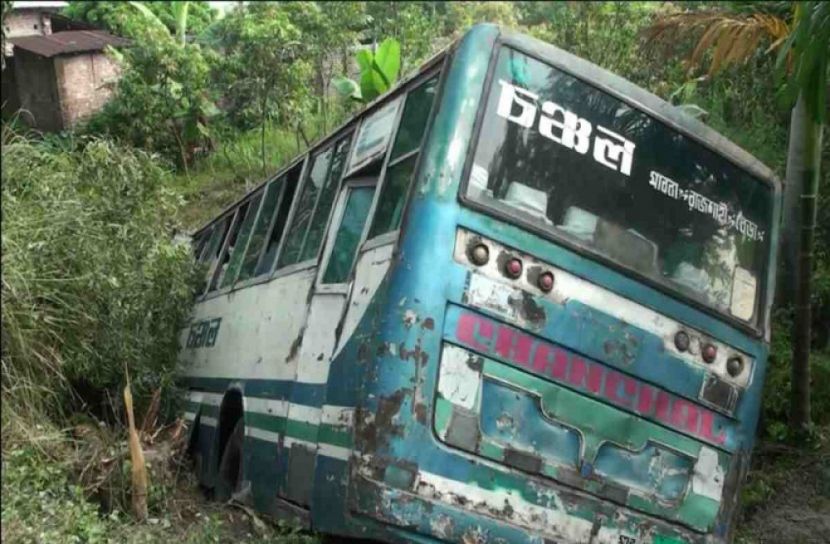 নাটোরে সড়ক দুর্ঘটনায় মা-মেয়ে নিহত