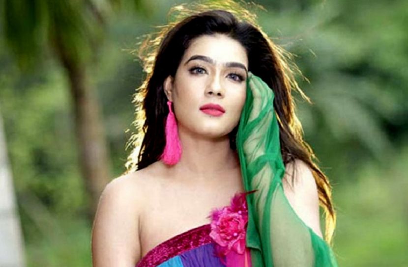 অভিনেত্রী মাহির জন্মদিন আজ