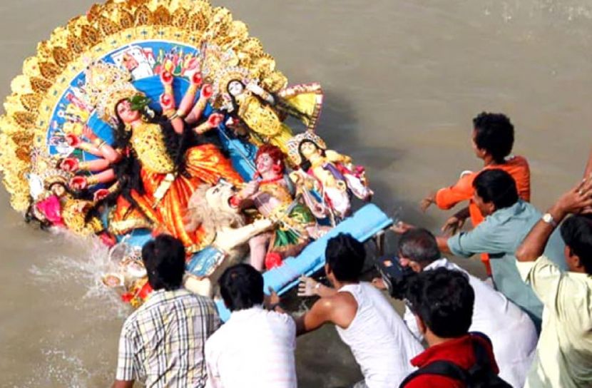 প্রতিমা বিসর্জনে নৌকা উল্টে চারজনের মৃত্যু