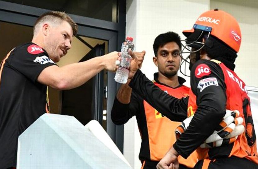 সাহা-ওয়ার্নার বিস্ফোরণ ঘটালেন দুবাইয়ে