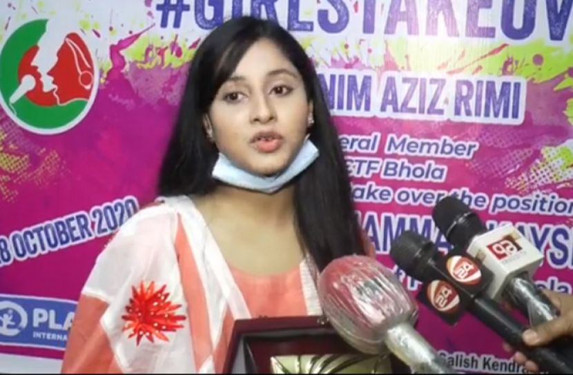 ভোলায় এক ঘণ্টার পুলিশ সুপারের দায়িত্ব পেলেন স্কুল ছাত্রী রিমি (ভিডিও)