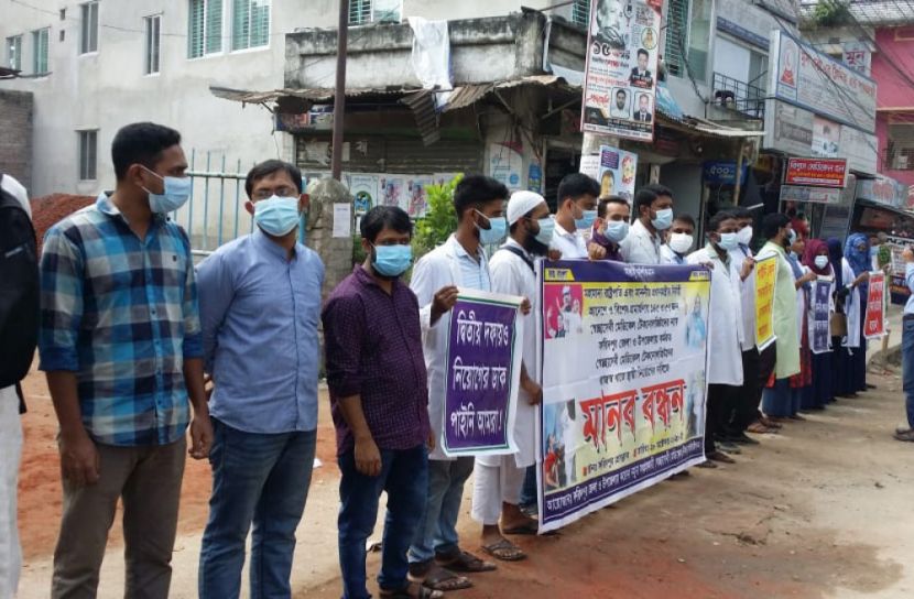 ফরিদপুরে মেডিকেল টেকনোলজিস্টদের মানববন্ধন অনুষ্ঠিত