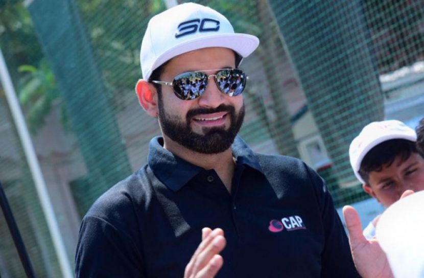 ইরফান পাঠানের প্রথম লুকেই বলিউডে তোলপাড়