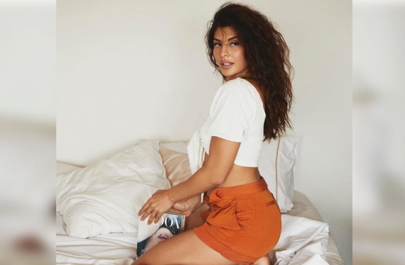 ফটোশ্যুটে ভক্তদের মনে উষ্ণতা ছড়ালেন জ্যাকলিন