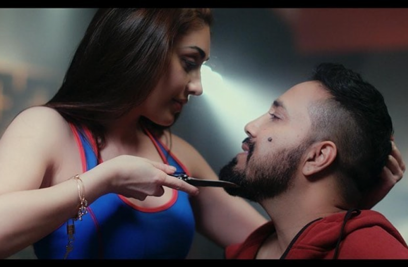 ‘কাঁটা লাগা’ শেফালির সঙ্গে অন্তরঙ্গ মিকা সিং