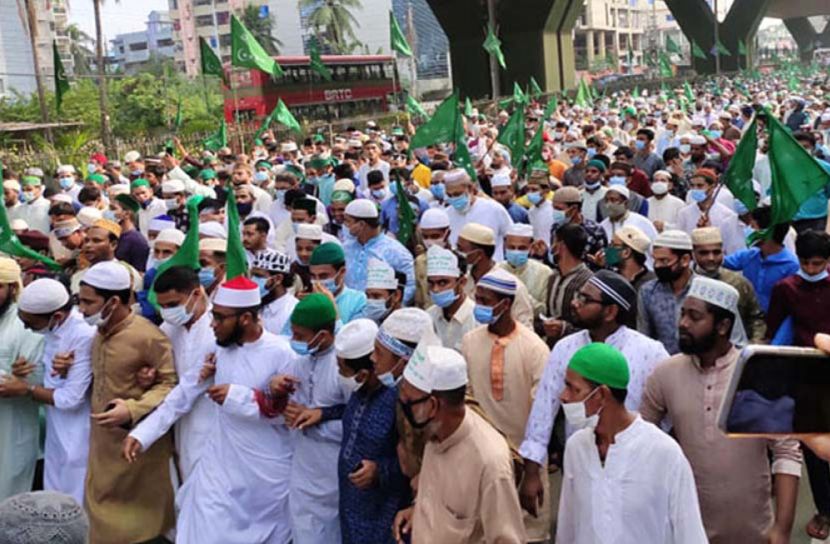 জুলুসকে ঘিরে লাখো মানুষের সমাগম