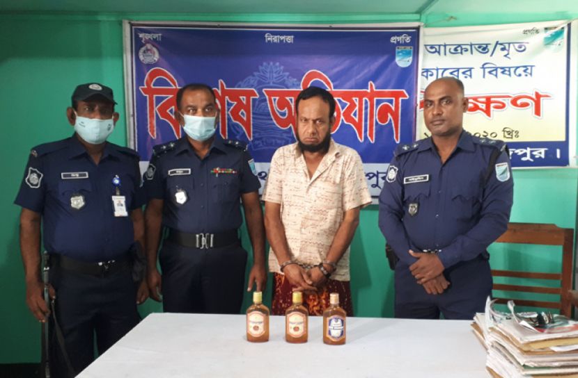 বোয়ালমারীতে মদসহ মাদক ব্যবসায়ী আটক