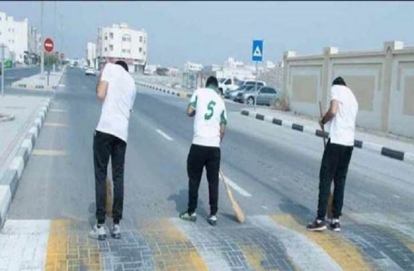 মাস্ক না পরলে দিতে হবে রাস্থা ঝাড়ু