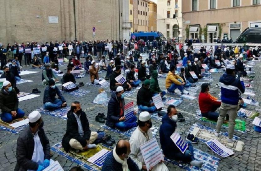 ফ্রান্সে মহানবী (সা.)কে অবমাননায় ইতালিতে বাংলাদেশিদের বিক্ষোভ