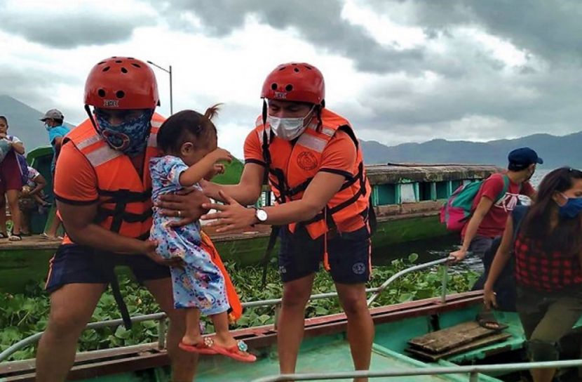 ফিলিপাইনে ঘূর্ণিঝড় ‘গোনি’র আঘাত