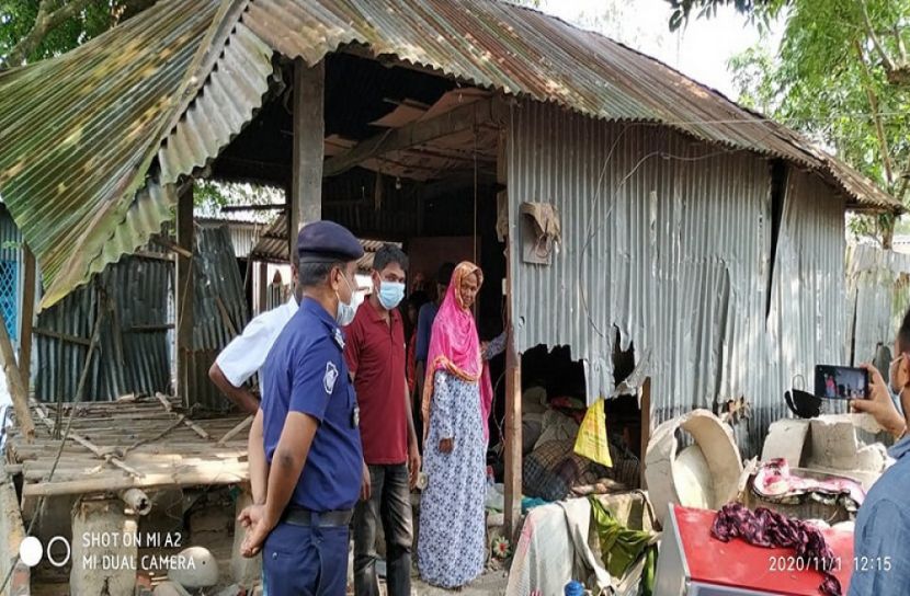 পাবনায় পুলিশের বিরুদ্ধে বাড়িঘর ভাংচুরের অভিযোগ