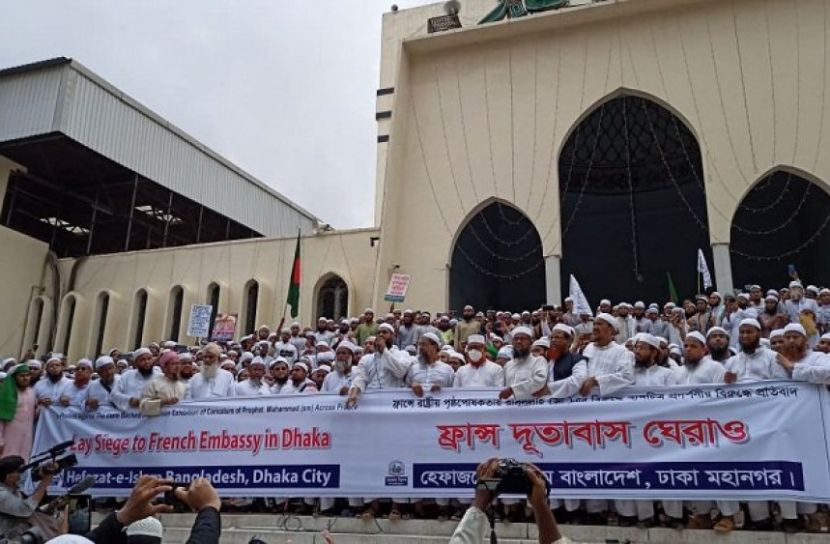 বায়তুল মোকাররমের সামনে হেফাজতের অবস্থান, যান চলাচল বন্ধ