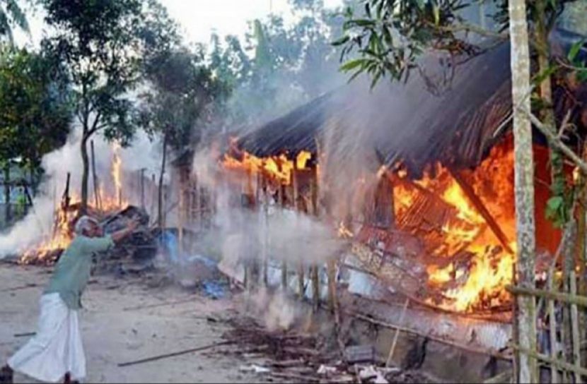কুমিল্লায় ধর্ম অবমাননার গুজবে সংখ্যালঘুদের বাড়ি-ঘরে হামলা