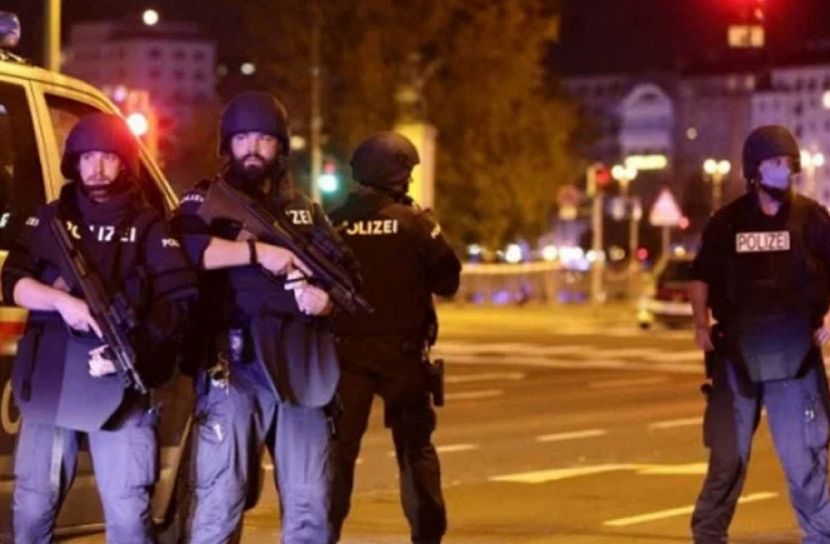 অস্ট্রিয়ায় ছয় স্থানে বন্দুক হামলা :  নিহত ৩