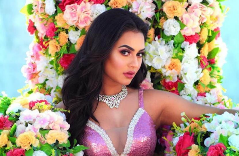 ‘মাইনকার চিপায়’ নুসরাত ফারিয়া