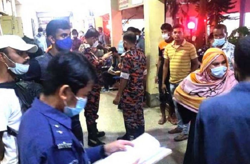 বাস পাহাড়ে আটকে বাঁচলো ৩০ শিক্ষার্থীর প্রাণ