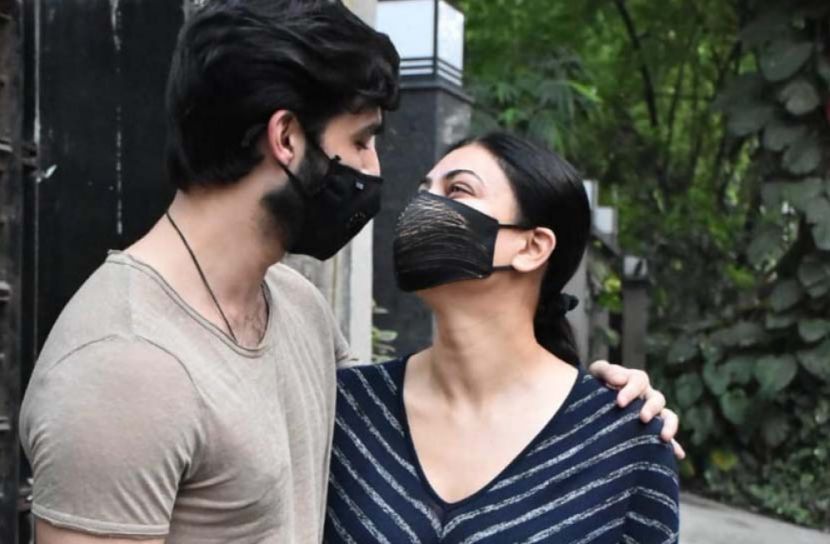 লিভিং বয়ফ্রেন্ডের সঙ্গে সুস্মিতার ভিডিও ভাইরাল (ভিডিও)