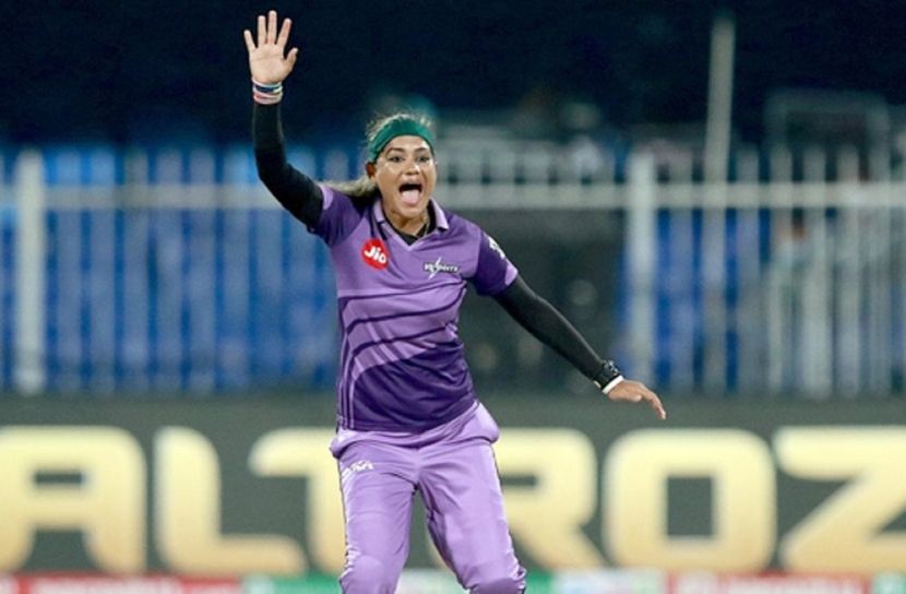 নারীদের আইপিএলে জাহানারার ভেলকি