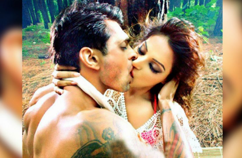 আবারও ভাইরাল করণ-বিপাশার ভিডিও (ভিডিও)