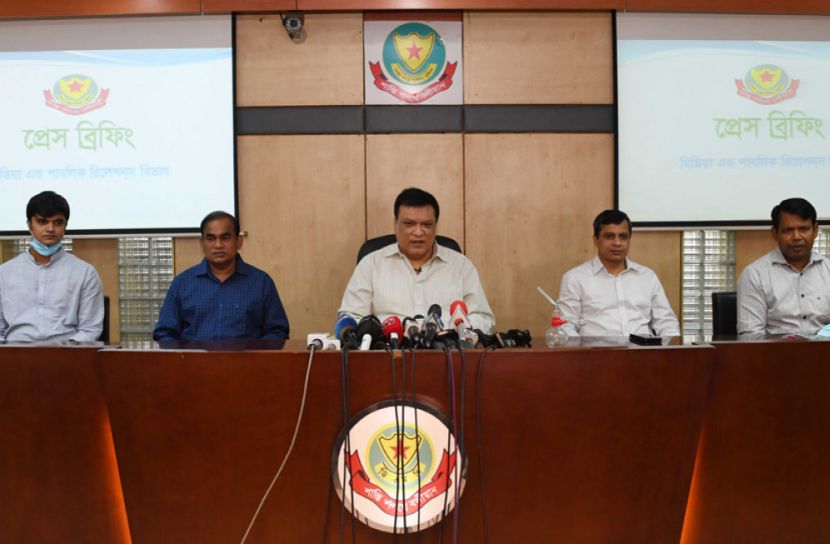 মালয়েশিয়া থেকে আনা মাদক আইসসহ গ্রেপ্তার ৬