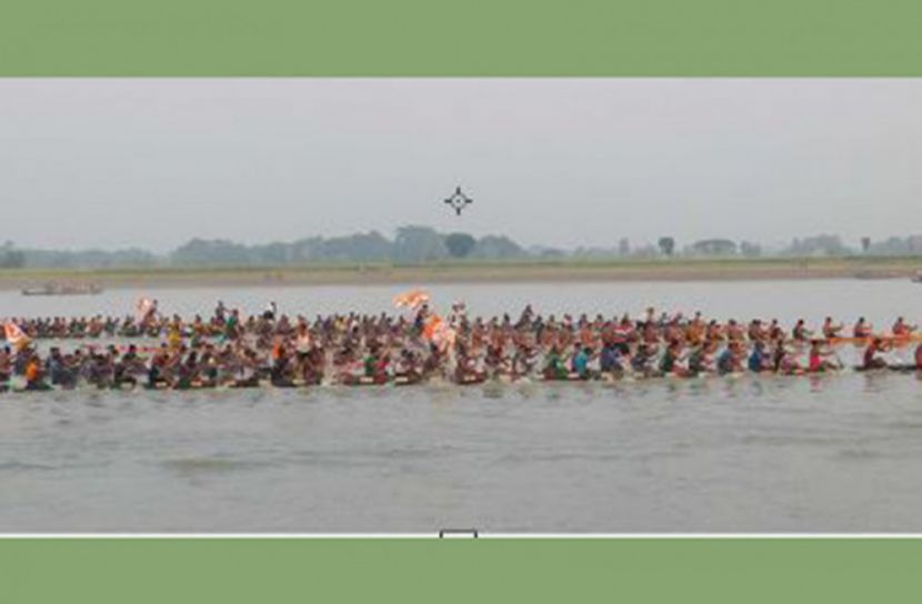 মধুমতি নদীতে নৌকাবাইচ প্রতিযোগিতা