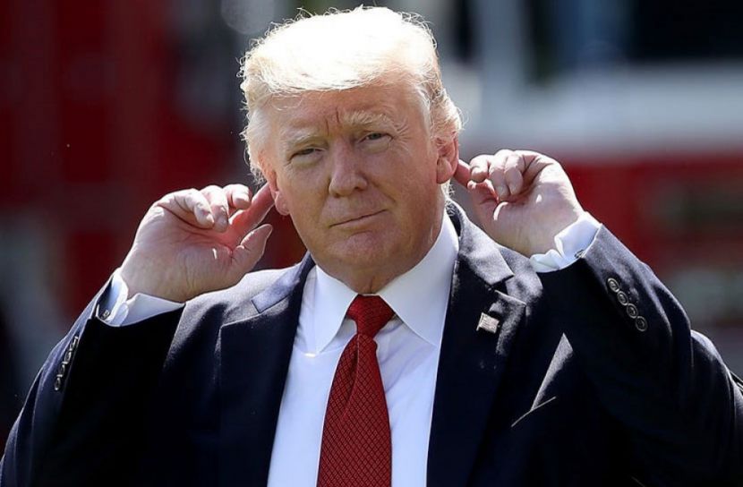 হোয়াইট হাউস ছাড়ার কথায় ট্রাম্পের অস্বাভাবিক আচরণ (ভিডিও)