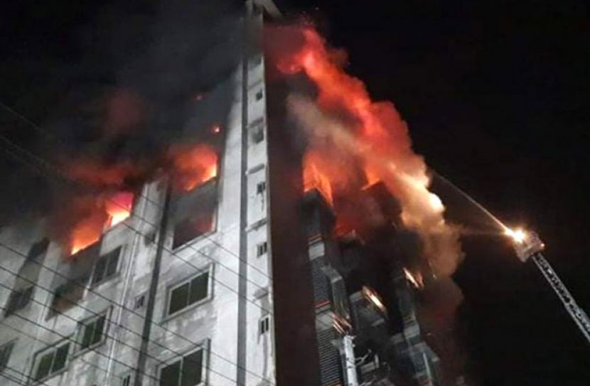 সব পুড়িয়ে ১০ ঘণ্টার চেষ্টায় ডেমরার আগুন নিয়ন্ত্রণে