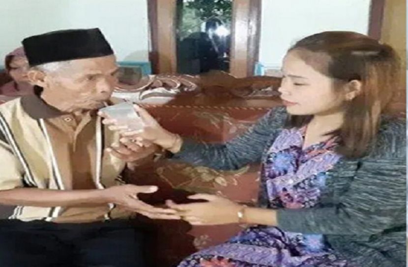 বর-কনের বয়সের পার্থক্য ৬১ বছর