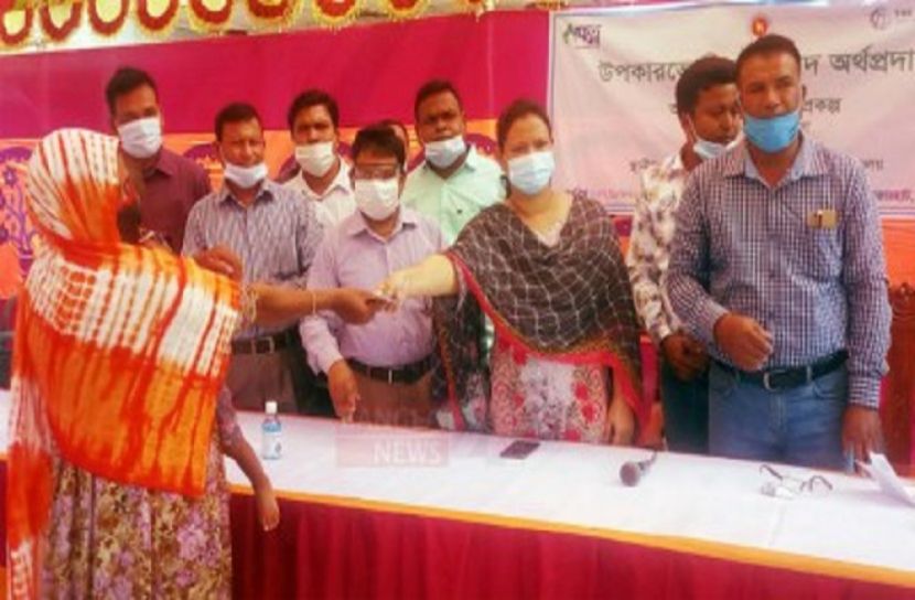 দরিদ্র গর্ভবতী ও প্রসূতি মাকে সাড়ে ৭১ কোটি বিতরণ করল যত্ন