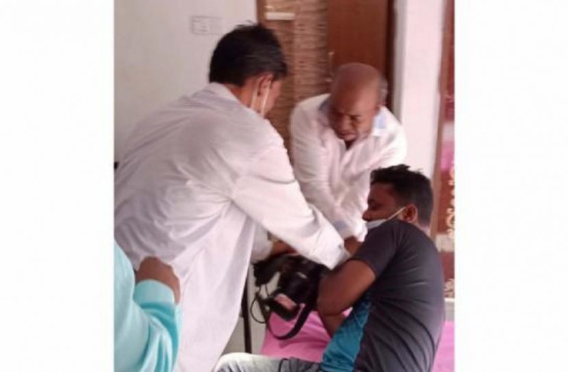 মেহেরপুরে  দুই সাংবাদিককে পেটালেন সরকারি কর্মকর্তা