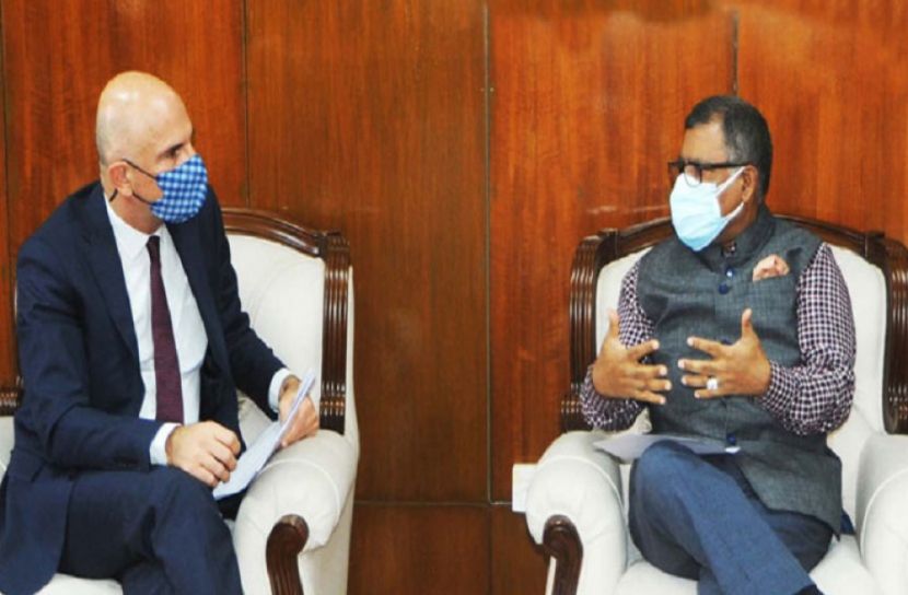 পর্যায়ক্রমে দেশের সবাই ভ্যাকসিন পাবে : স্বাস্থ্যমন্ত্রী