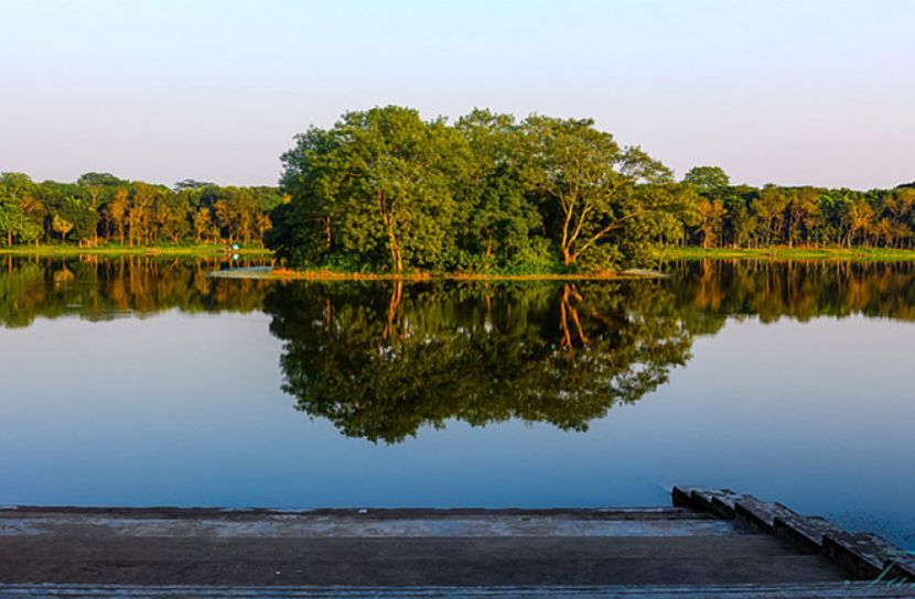 ঐতিহাসিক দুর্গাসাগরে ঝুলন্ত সেতু : মুখোমুখি জেলা প্রশাসন ও পরিবেশবাদীরা