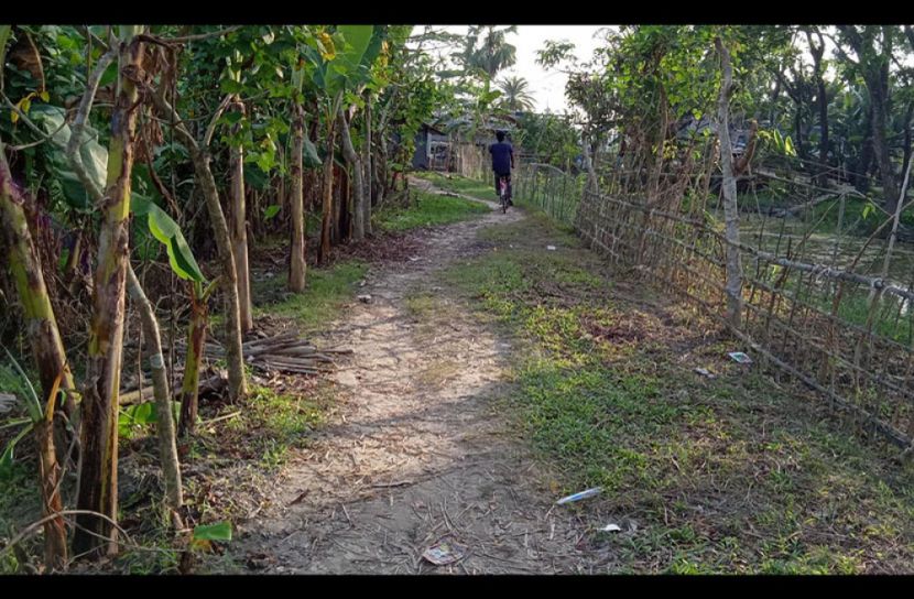 ঝালকাঠিতে একটি সড়কের জন্য হাজারো মানুষের  দুর্ভোগ