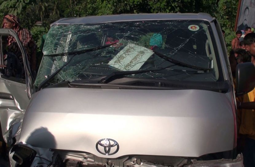 গোপালগঞ্জে বাসের ধাক্কায় চার বিচারকসহ ৬জন আহত