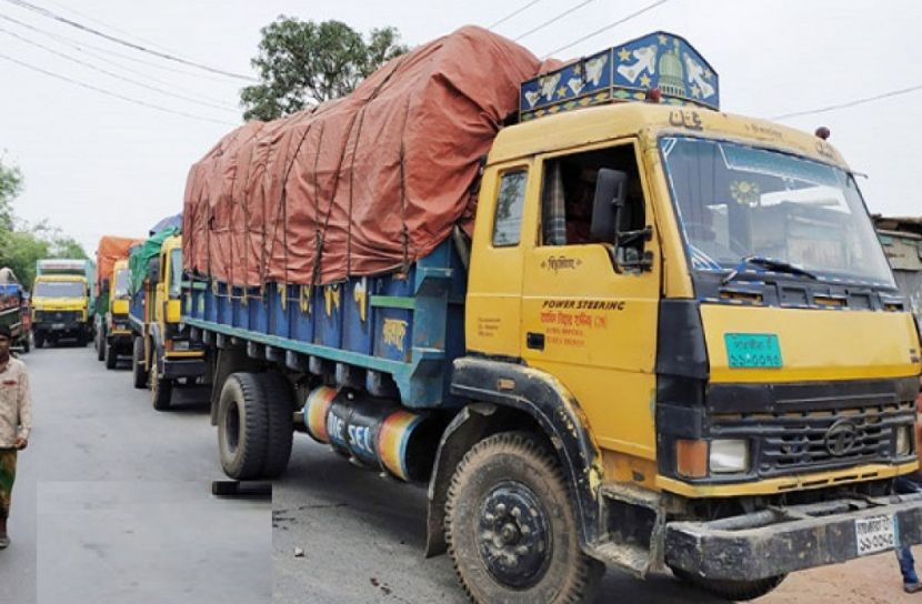 দৌলতদিয়া পারাপারে যানবাহনের দীর্ঘ লাইন  