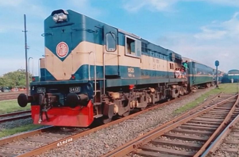 ঈশ্বরদী-ঢাকা রুটে ট্রেন চলাচল স্বাভাবিক