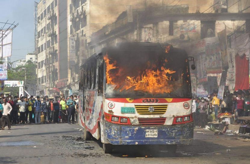 রাজধানীতে ৭ গণপরিবহনে অগ্নিসংযোগকারীরা শনাক্ত
