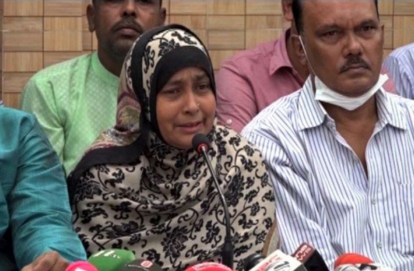 আকবরকে  সহায়তা করা পুলিশ কর্মকর্তাদের গ্রেফতার দাবি