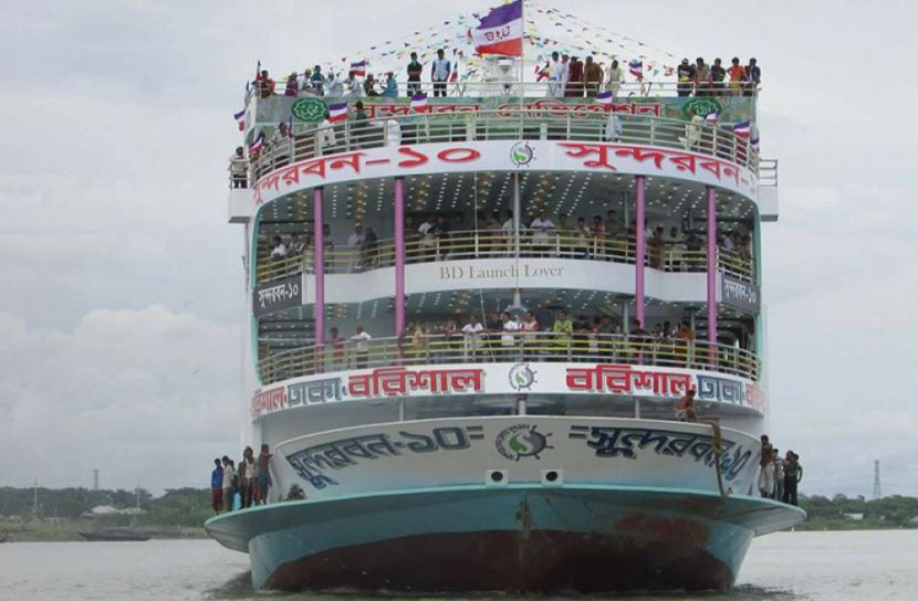 শিক্ষিকার লঞ্চ থেকে ঝাঁপিয়ে পড়ে আত্মহত্যার চেষ্টা