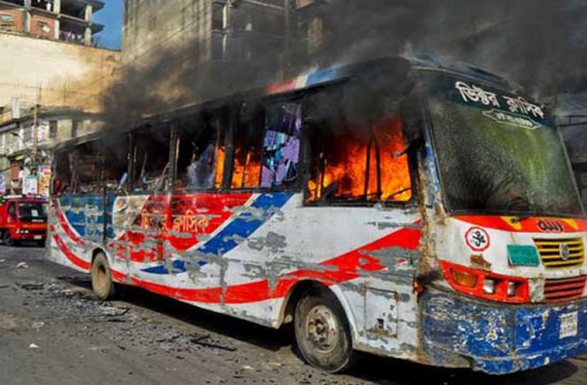 রাজধানীতে বাসে আগুন : ১৬ মামলায় ৪৭ জন গ্রেফতার